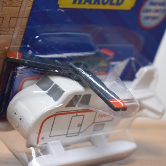 Harold Can Carry Cargo Magnetic Thomas & Friends Wooden Railway Train Engine New - Picture 8 of 10